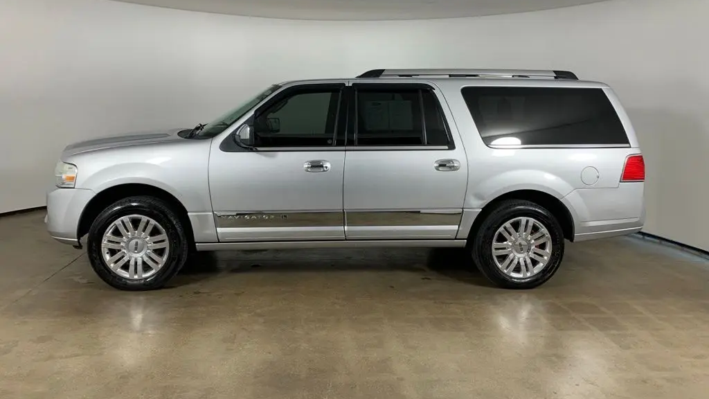 2012 Lincoln Navigator L Base