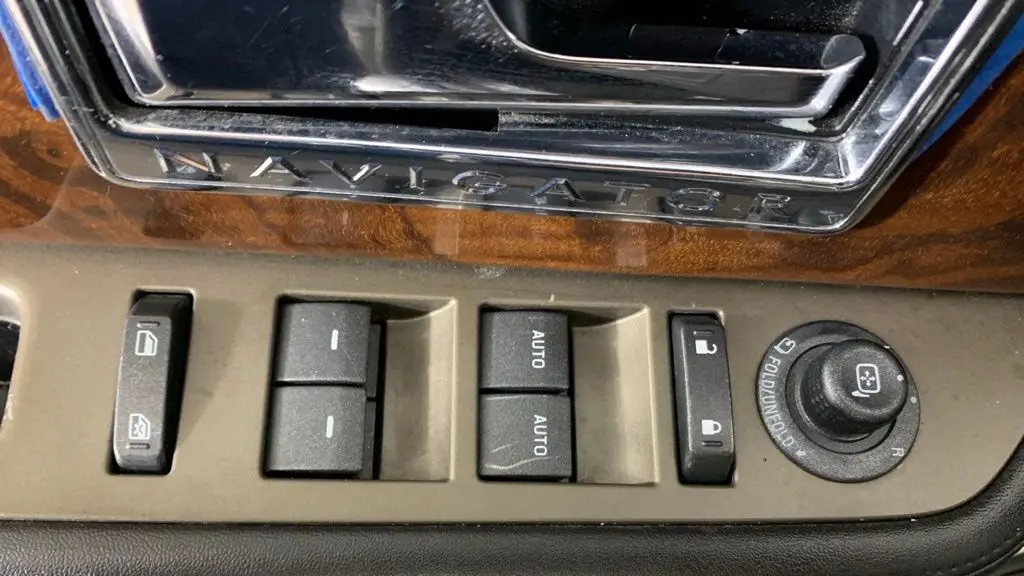 2012 Lincoln Navigator L Base