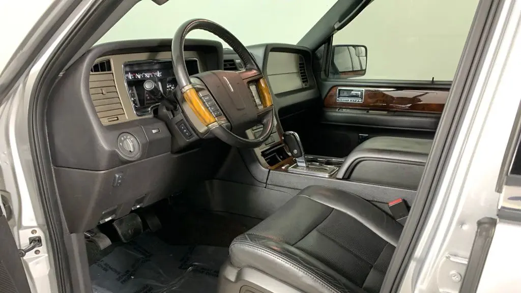 2012 Lincoln Navigator L Base