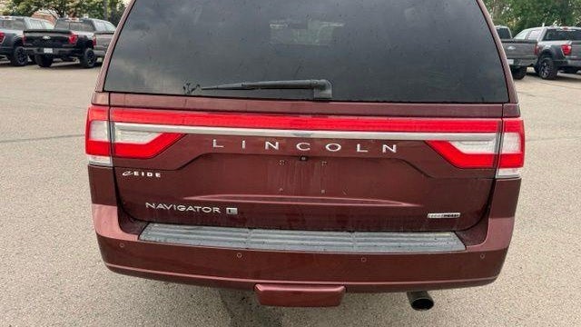 2015 Lincoln Navigator L Base