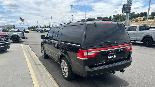 2015 Lincoln Navigator L Base