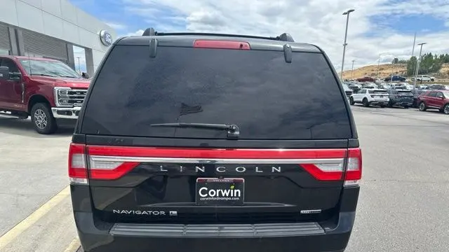 2015 Lincoln Navigator L Base