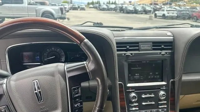 2015 Lincoln Navigator L Base