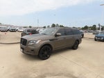 2023 Navigator L Thumbnail 2