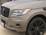 2023 Navigator L Thumbnail 3