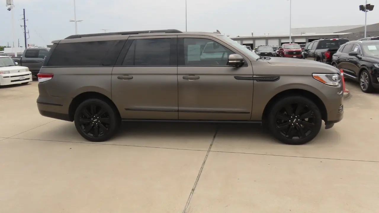2023 Lincoln Navigator L Reserve