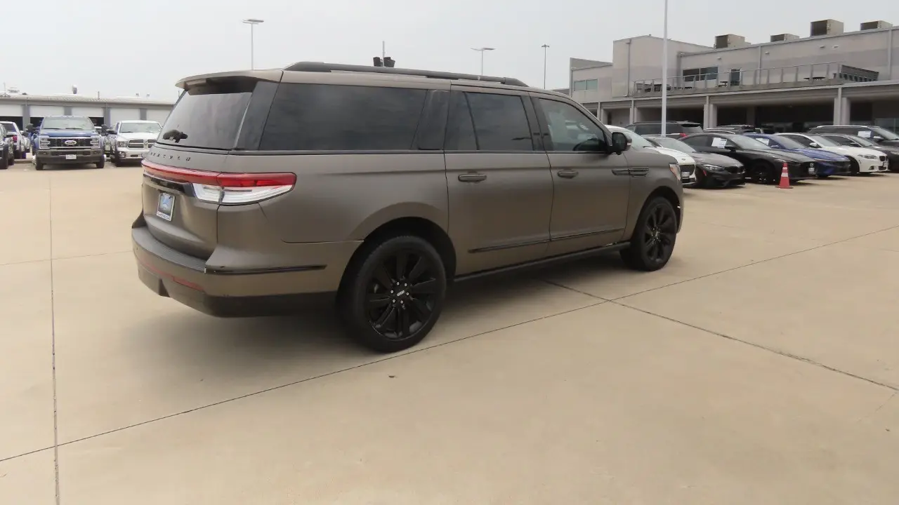 2023 Lincoln Navigator L Reserve