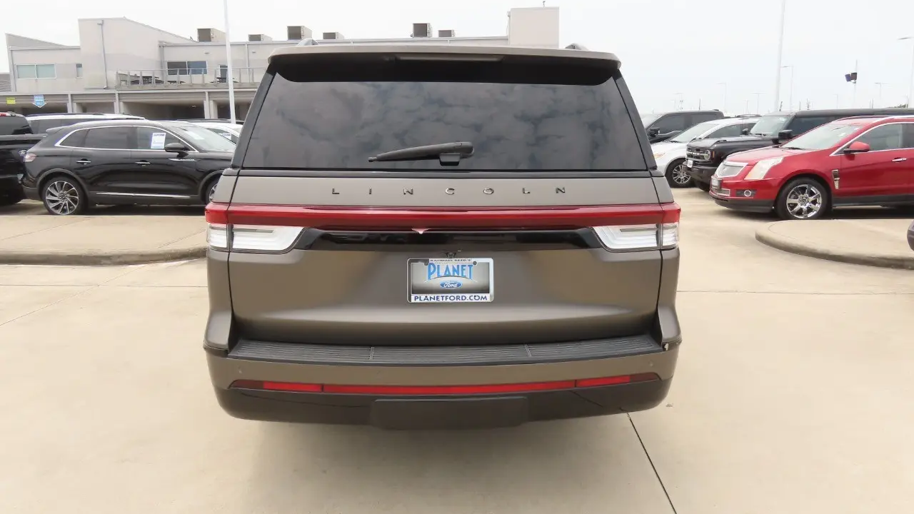 2023 Lincoln Navigator L Reserve