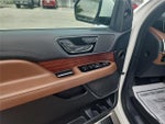 2022 Navigator L Thumbnail 13