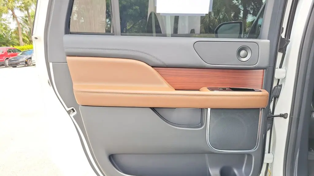 2022 Lincoln Navigator L Reserve
