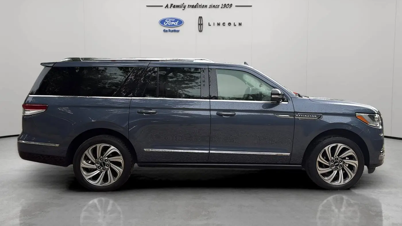 2022 Lincoln Navigator L Reserve
