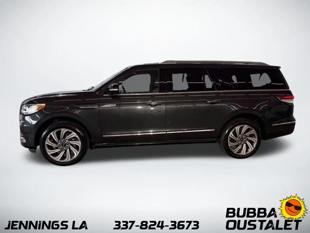 2022 Lincoln Navigator - $39,425