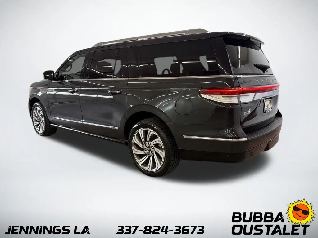 2022 Lincoln Navigator - $39,425