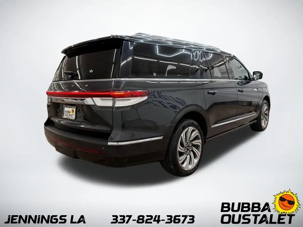 2022 Lincoln Navigator - $39,425