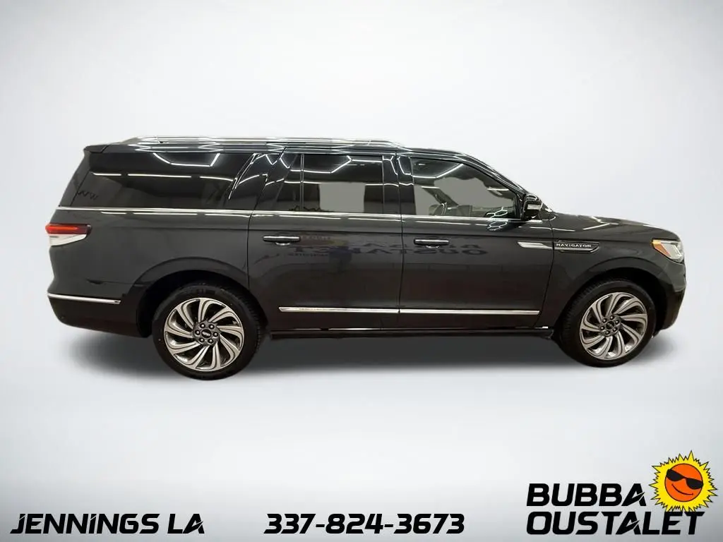 2022 Lincoln Navigator - $39,425
