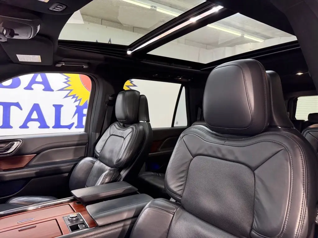 2022 Lincoln Navigator - $39,425