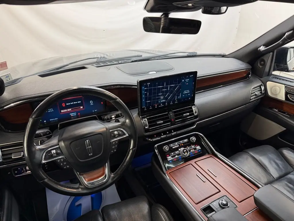 2022 Lincoln Navigator - $39,425