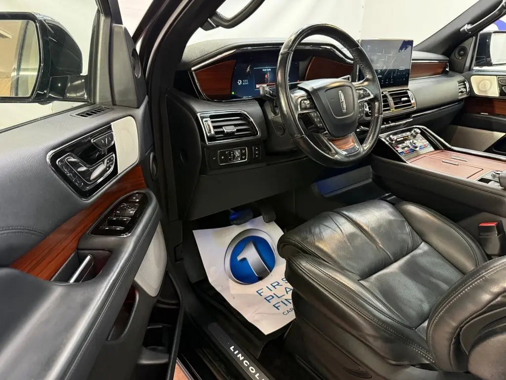 2022 Lincoln Navigator - $39,425