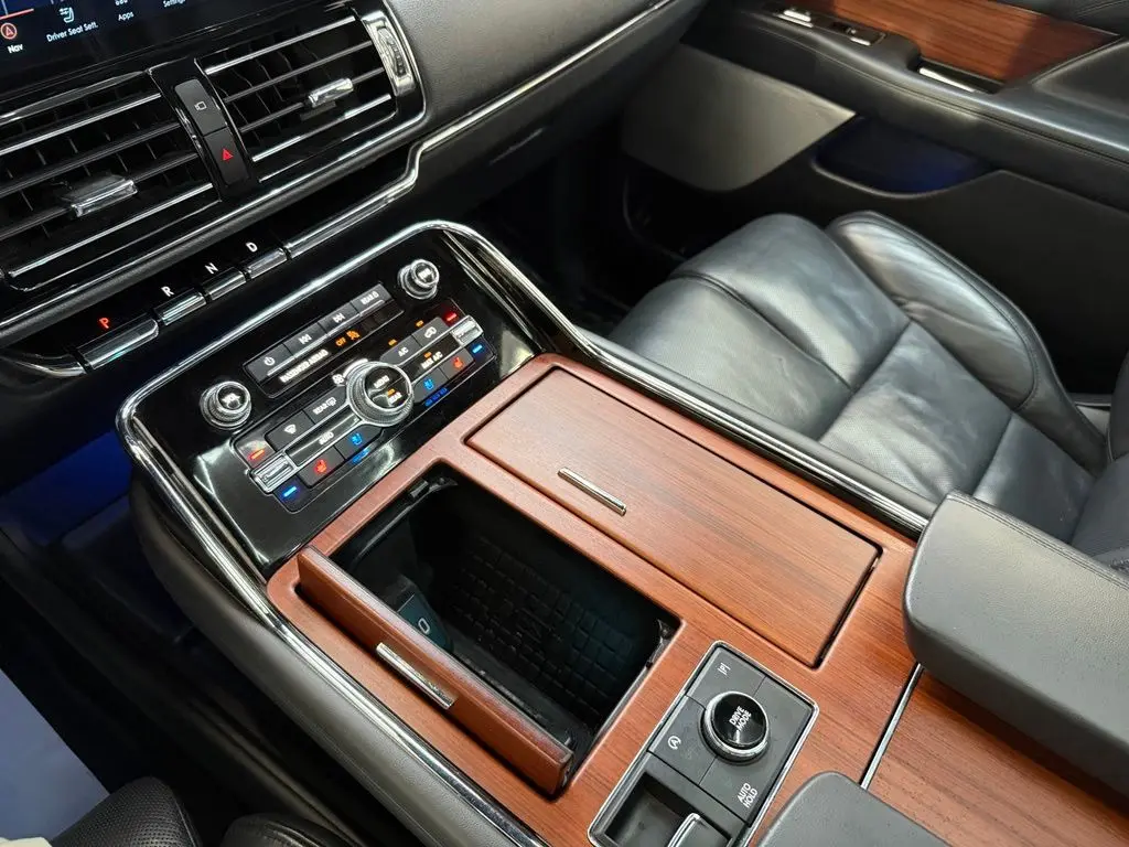 2022 Lincoln Navigator - $39,425