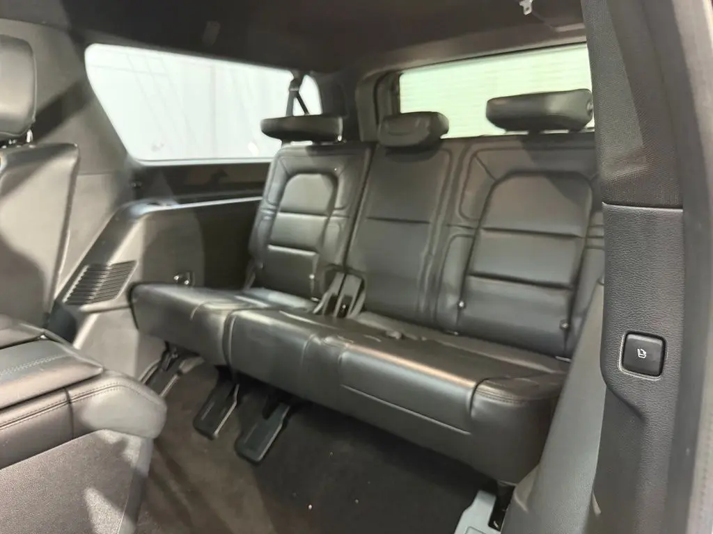 2022 Lincoln Navigator - $39,425