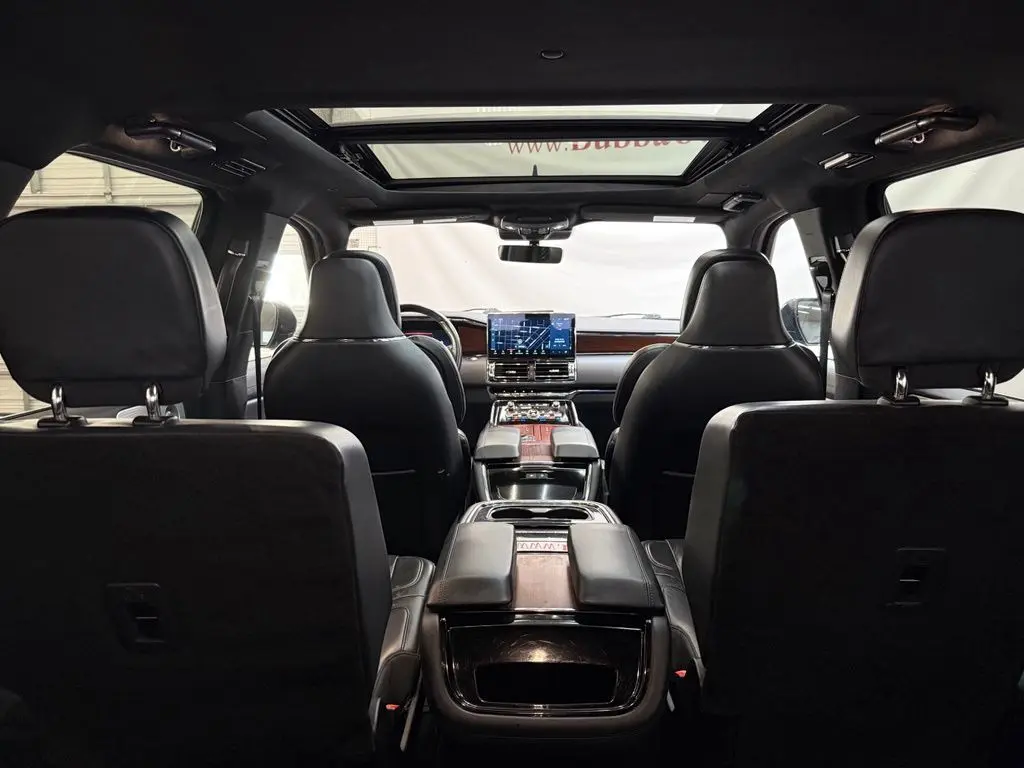 2022 Lincoln Navigator - $39,425