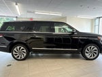 2023 Navigator L Thumbnail 3