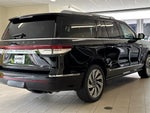 2023 Navigator L Thumbnail 4