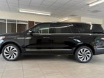 2023 Navigator L Thumbnail 7