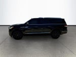 2023 Navigator L Thumbnail 4