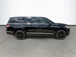 2023 Navigator L Thumbnail 8