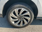 2023 Navigator L Thumbnail 7