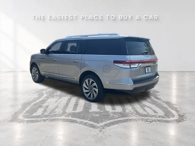 2023 Lincoln Navigator - $49,795