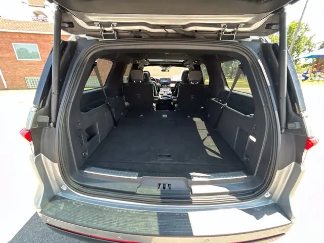 2023 Lincoln Navigator - $49,795