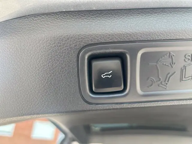 2023 Lincoln Navigator - $49,795