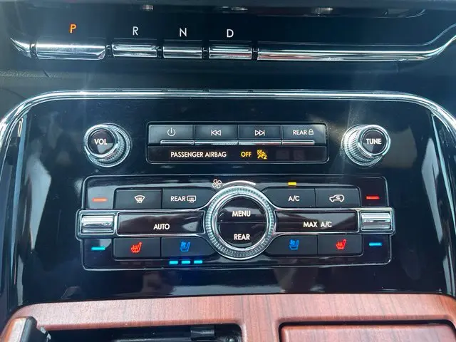 2023 Lincoln Navigator - $49,795