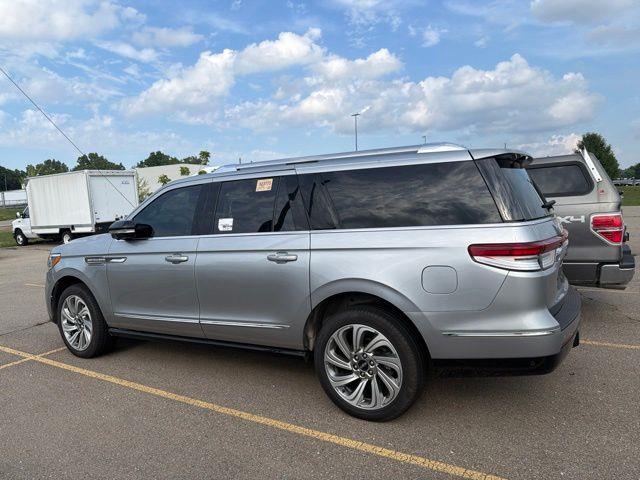 2024 Lincoln Navigator L Reserve — photo 1 of 18