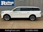 2025 Navigator L Thumbnail 2