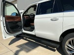2025 Navigator L Thumbnail 8