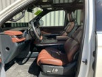 2025 Navigator L Thumbnail 10