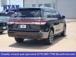 2023 Navigator L Thumbnail 4