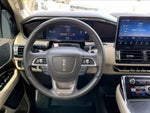 2024 Navigator L Thumbnail 4