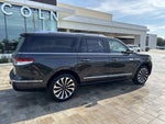 2024 Navigator L Thumbnail 2
