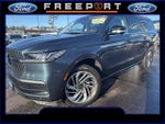 2025 Navigator L Thumbnail 1