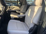 2025 Navigator L Thumbnail 9