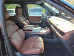 2025 Navigator L Thumbnail 11