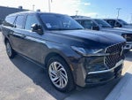 2025 Navigator L Thumbnail 2