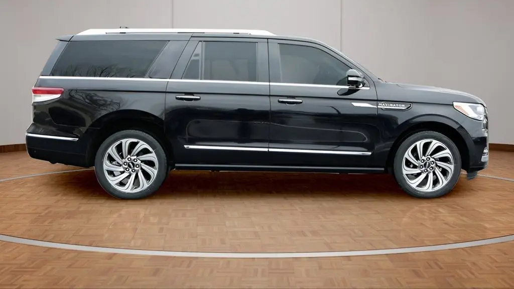 2023 Lincoln Navigator L Reserve