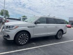 2023 Navigator L Thumbnail 1