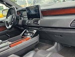 2023 Navigator L Thumbnail 17