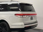 2023 Navigator L Thumbnail 7